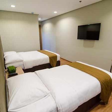 Madison Hotel Phl Iloilo City Eksteriør billede