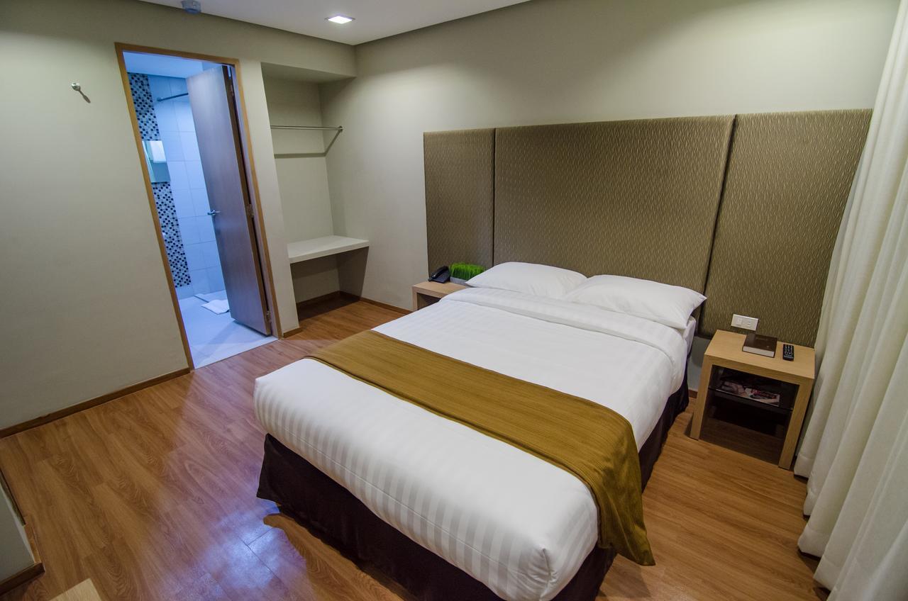 Madison Hotel Phl Iloilo City Eksteriør billede