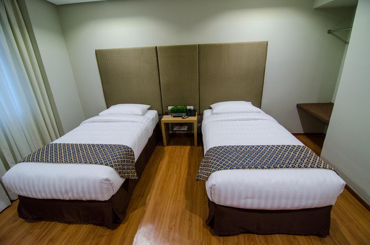 Madison Hotel Phl Iloilo City Eksteriør billede