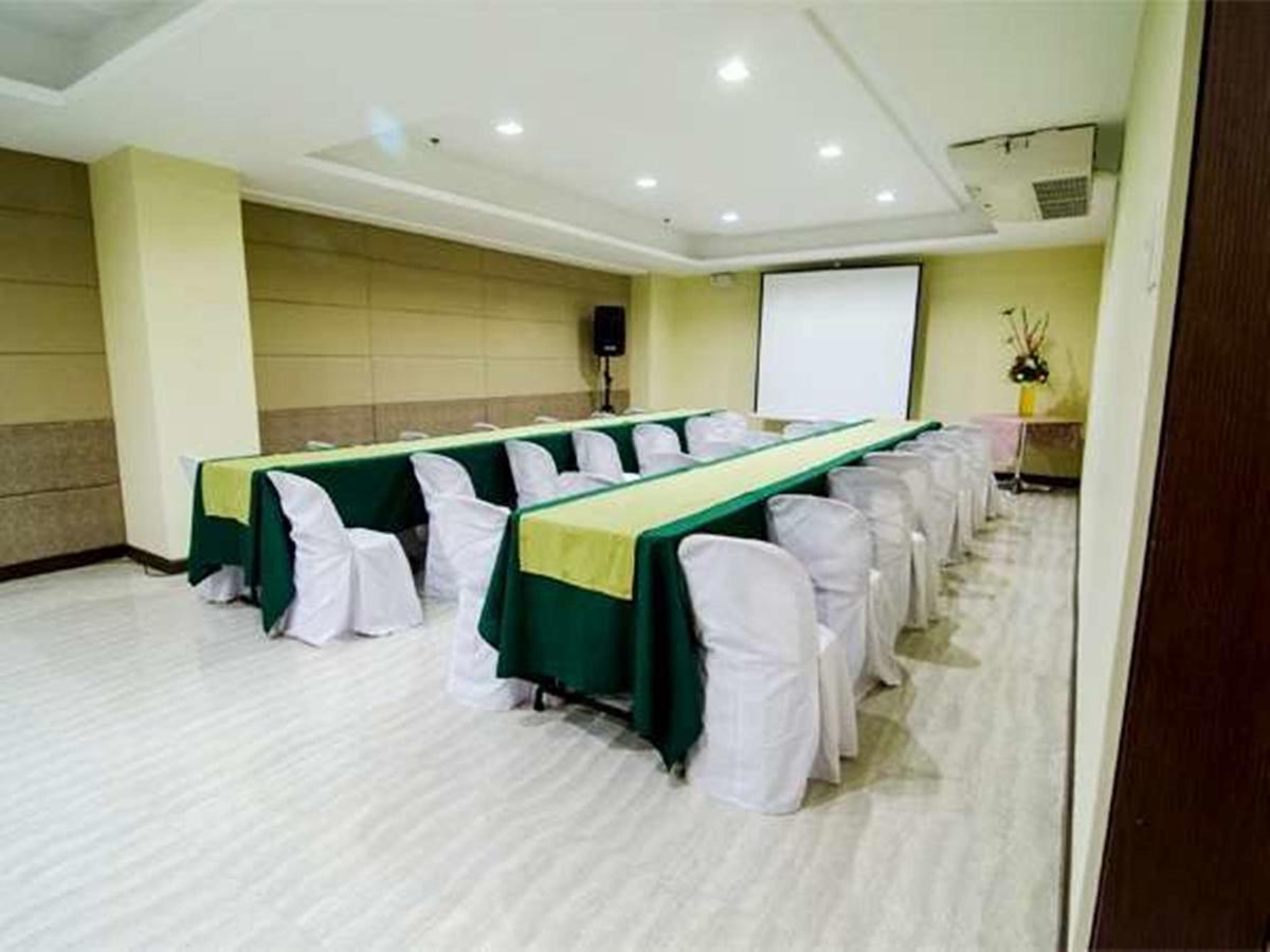 Madison Hotel Phl Iloilo City Eksteriør billede