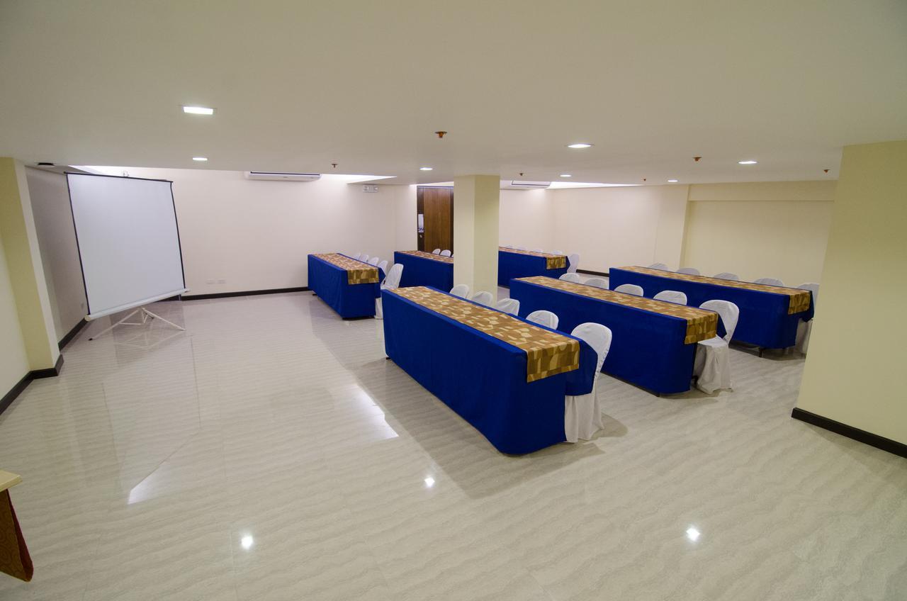 Madison Hotel Phl Iloilo City Eksteriør billede
