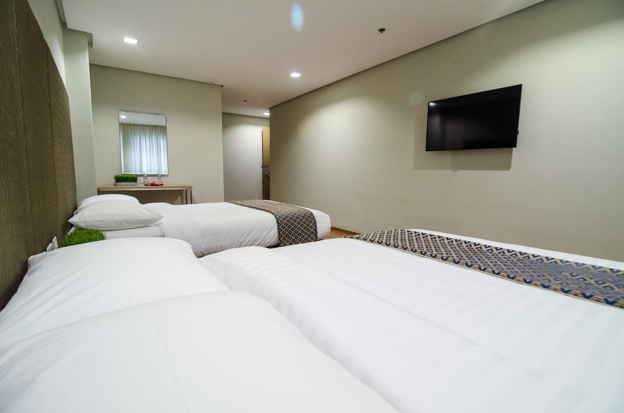 Madison Hotel Phl Iloilo City Eksteriør billede