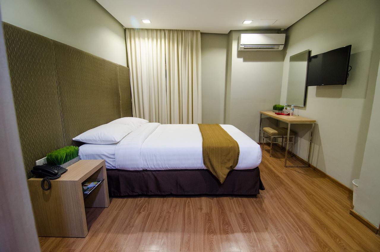 Madison Hotel Phl Iloilo City Eksteriør billede