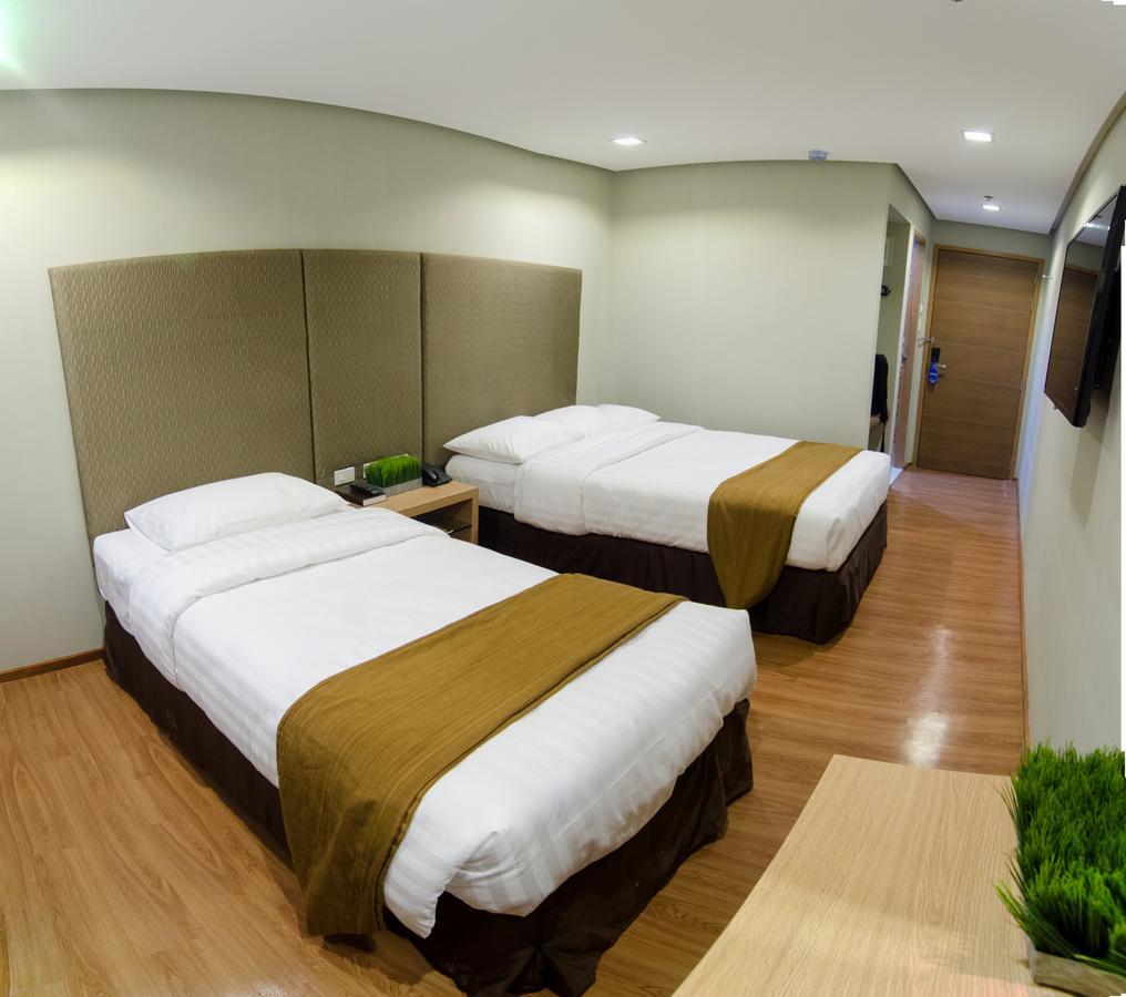 Madison Hotel Phl Iloilo City Eksteriør billede