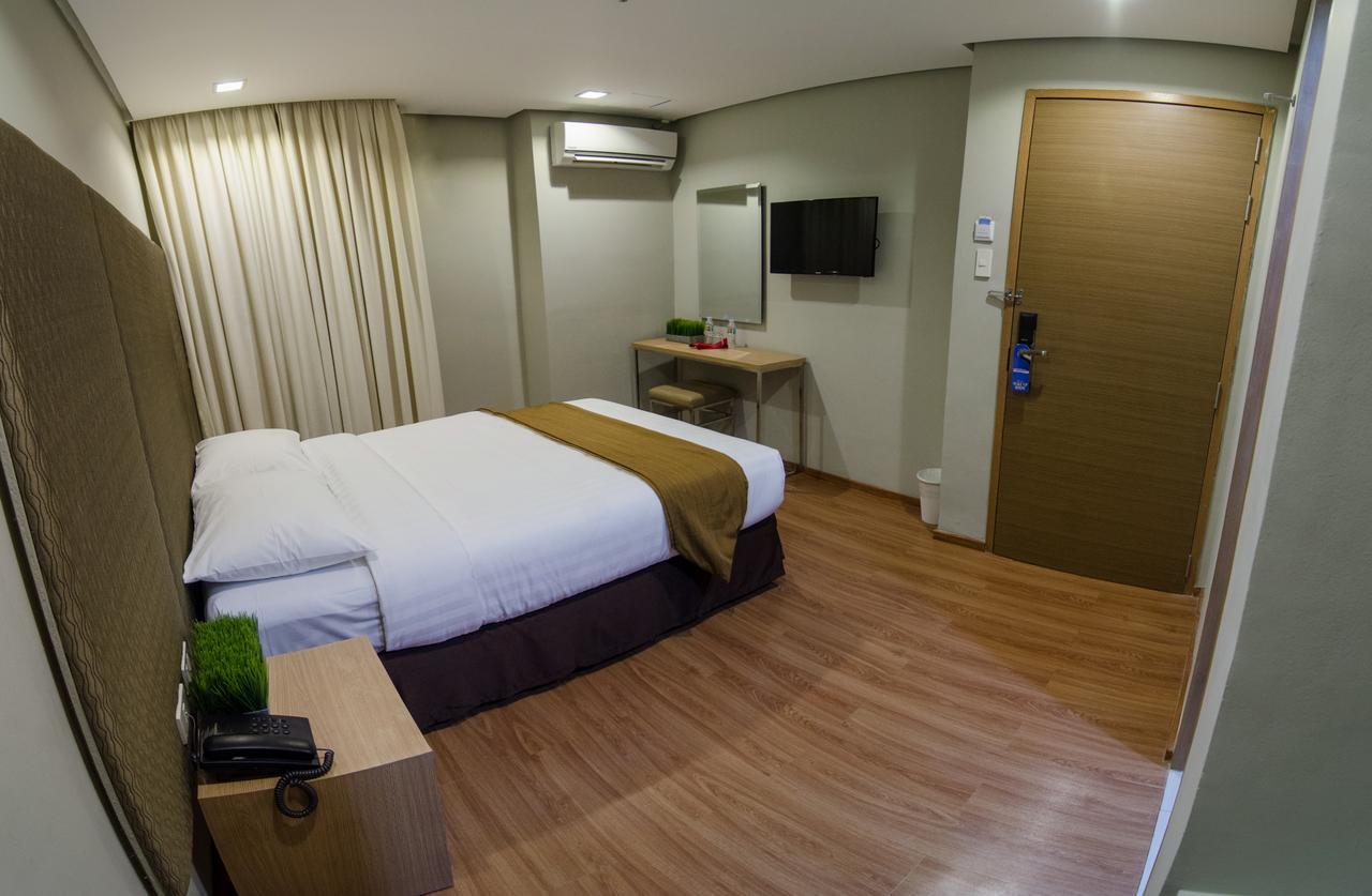 Madison Hotel Phl Iloilo City Eksteriør billede
