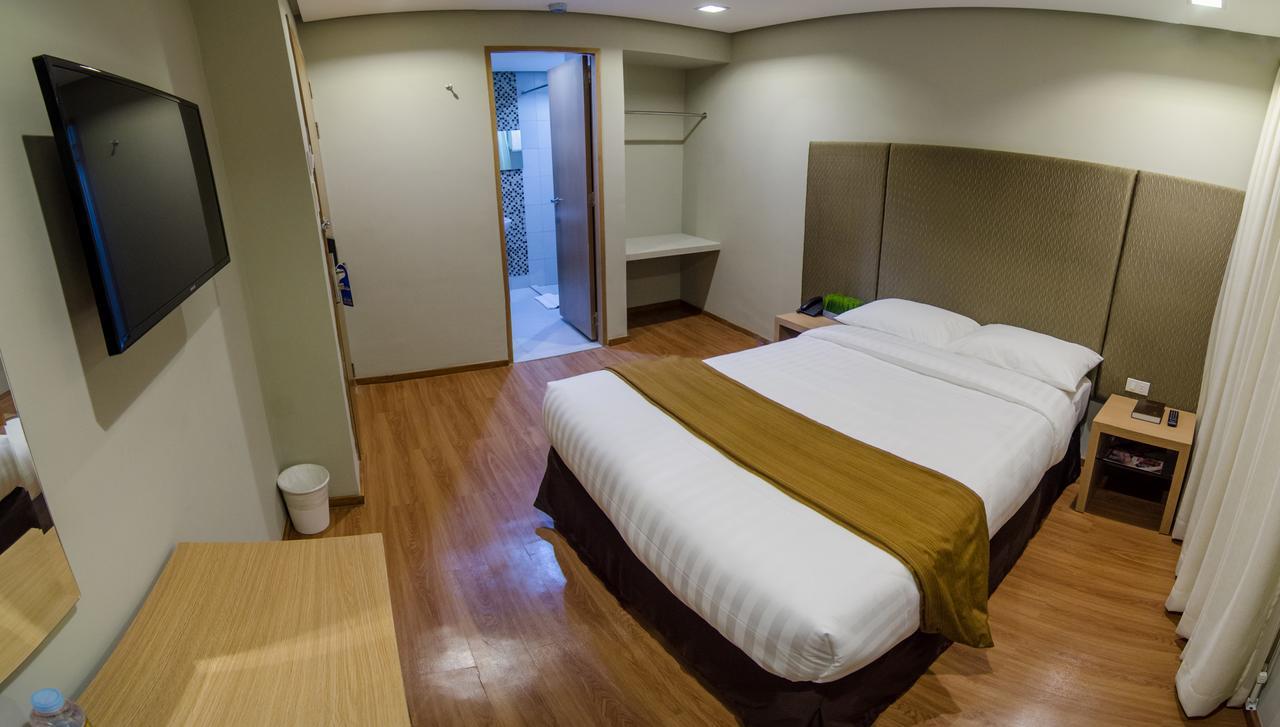 Madison Hotel Phl Iloilo City Eksteriør billede